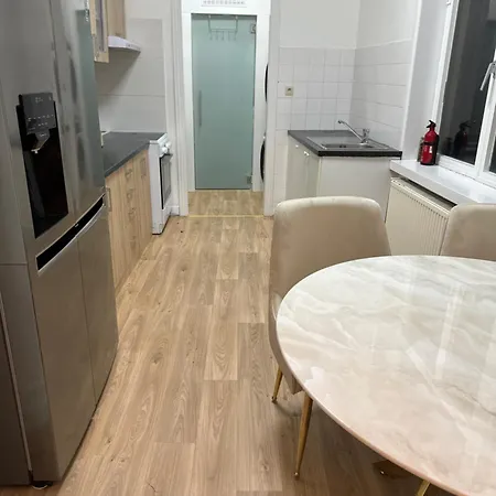 2 Luxueuse A Jette Апартаменты *